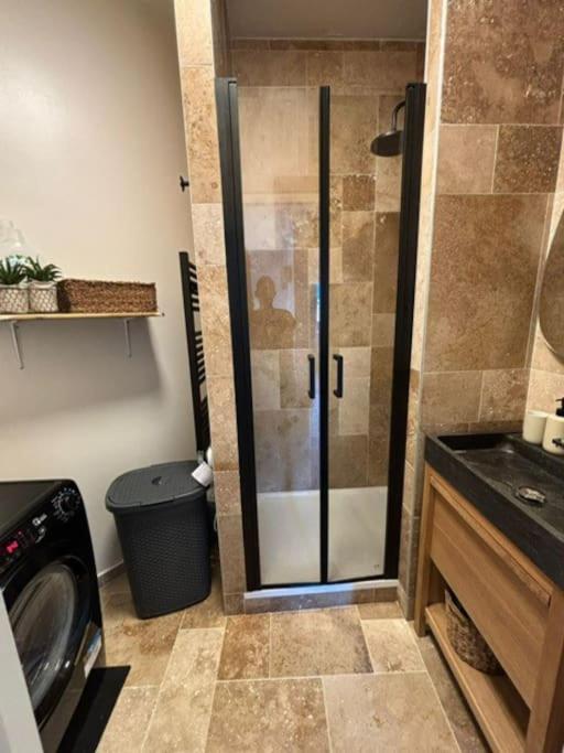 Appartement 3 Pieces, Spacieux En Plein Centre لو دوز آلب المظهر الخارجي الصورة