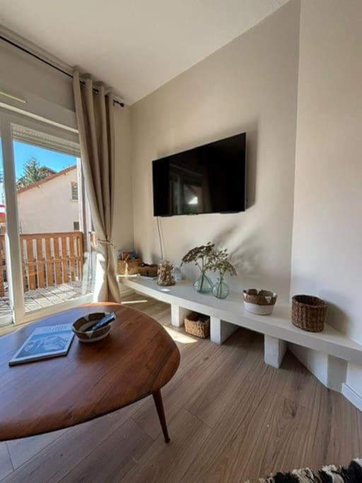 Appartement 3 Pieces, Spacieux En Plein Centre لو دوز آلب المظهر الخارجي الصورة