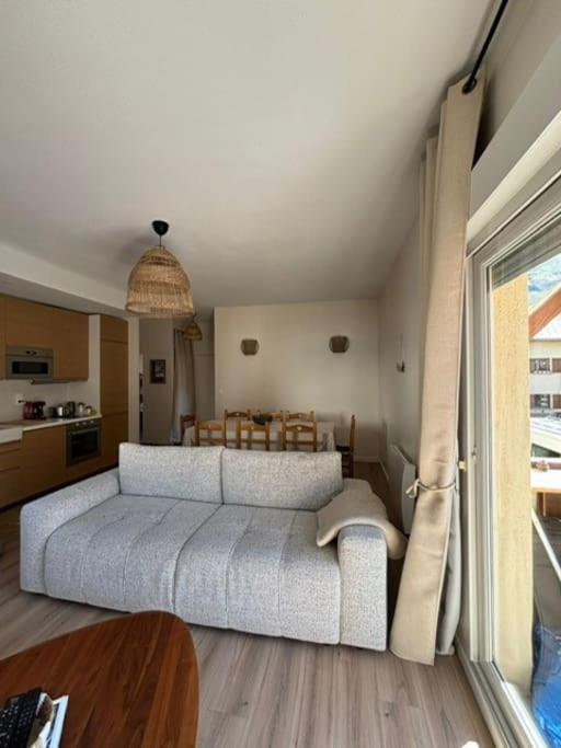 Appartement 3 Pieces, Spacieux En Plein Centre لو دوز آلب المظهر الخارجي الصورة